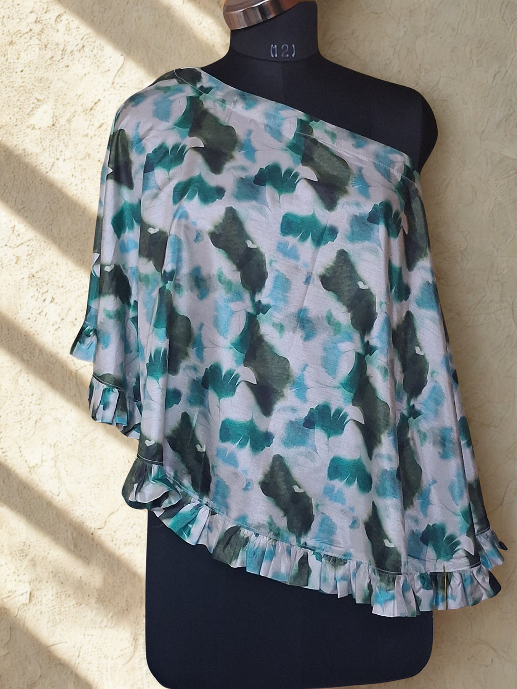 SHORT FREESTYLE PONCHO